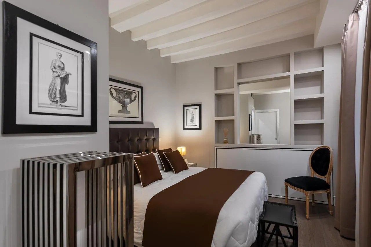 Guest house Hr Bedrooms In Florence Italy